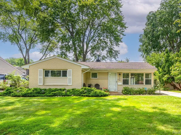 209 Sheffield Dr, Troy, MI 48083