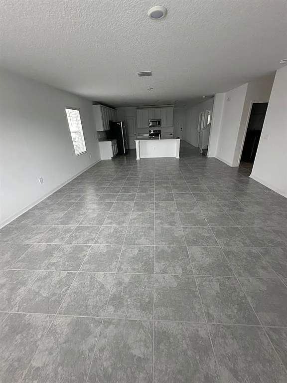 5 bed, 2.5 bath, 2986 sqft, $2,950 — Photo 4