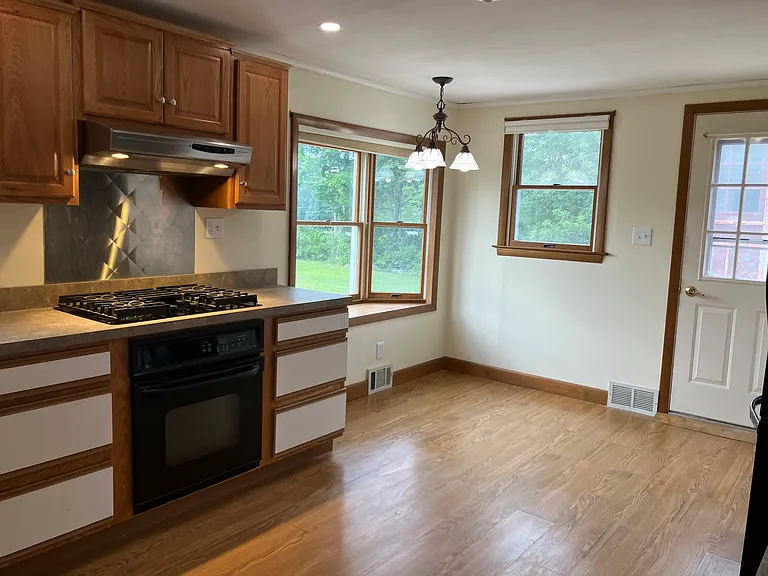 175 1st Crown Point Rd — Photo 15