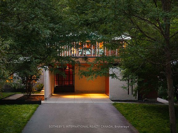 3rd image of 12 York Valley Cres