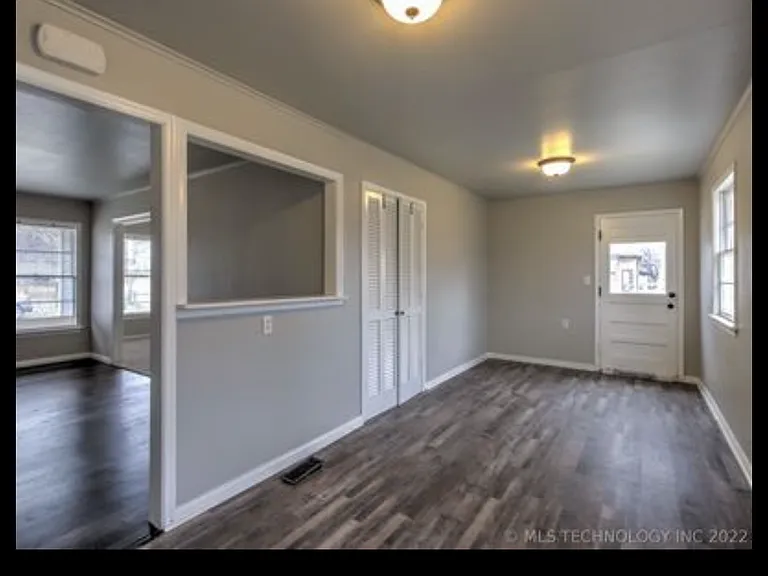 925 E Thompson Ave — Photo 9