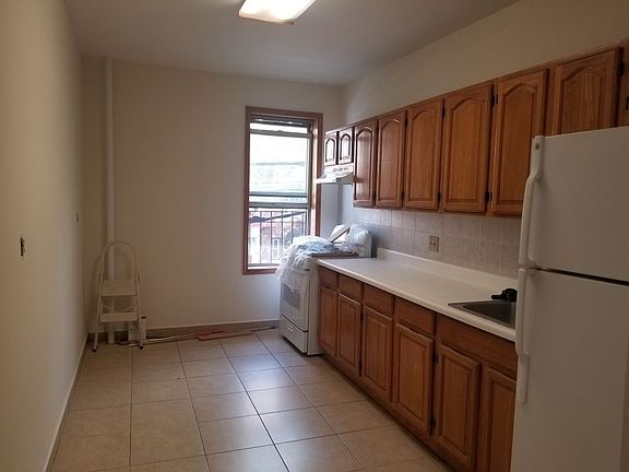 2nd image of 2917 23rd Ave #3
