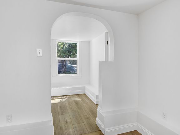 4th image of 2411 C St #2