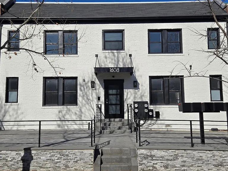 1608 E St NE #1 — Photo 8
