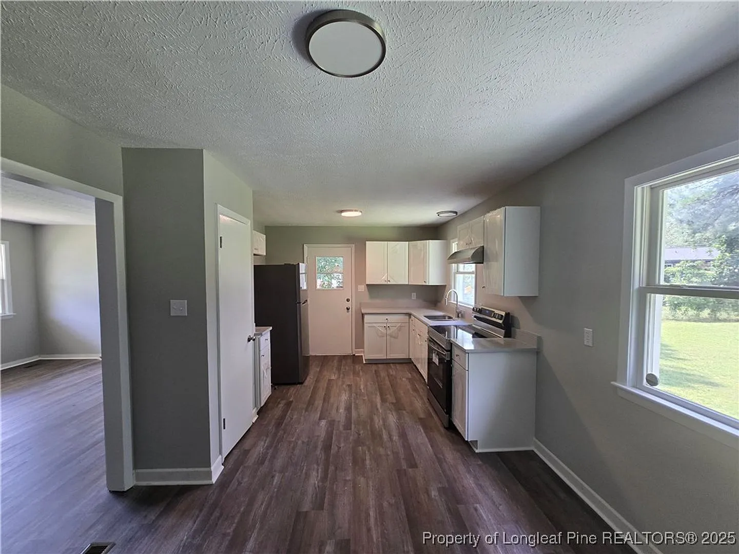 Coming Soon~3 Bedroom, 1.5 Bath Updated Single Family Home — Photo 4