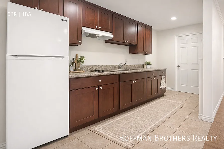 301 N Sycamore Ave #12