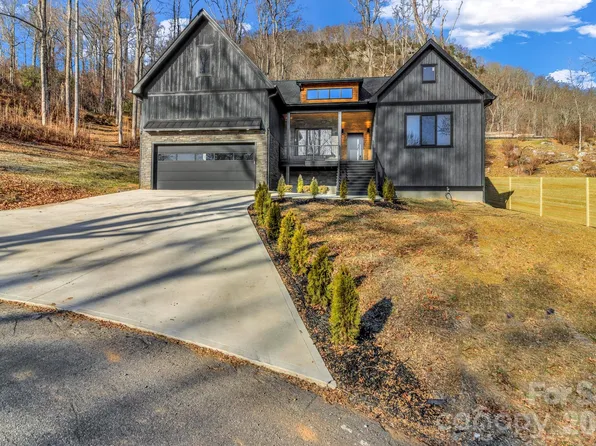 63 Winding Ridge Rd, Fairview, NC 28730