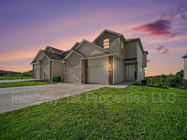 10510 Clubhouse Dr, Kansas City, KS 66109