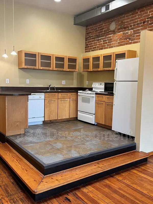 Studio, 1.0 bath, 700 sqft, $785 — Photo 3