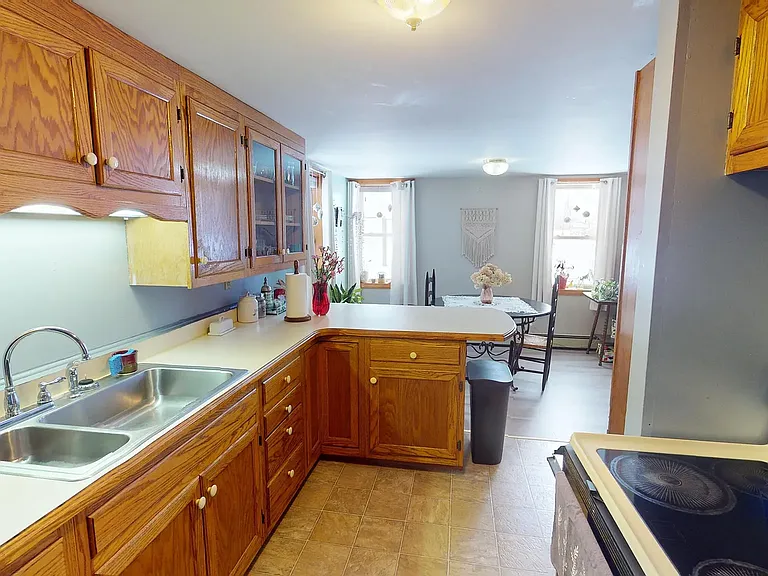 147 Lincoln St #1 — Photo 8