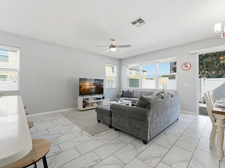 Crown Haven Dr — Photo 16