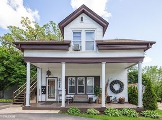 528 E Calhoun St, Woodstock, IL
