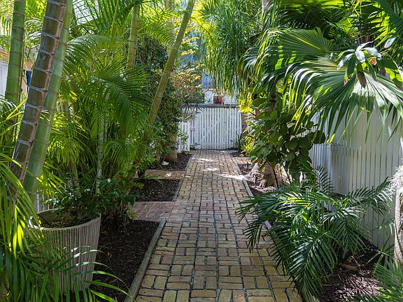 2nd image of 1012 Packer St #7A