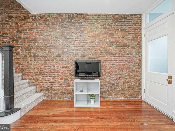 4th image of 892 N Bucknell St
