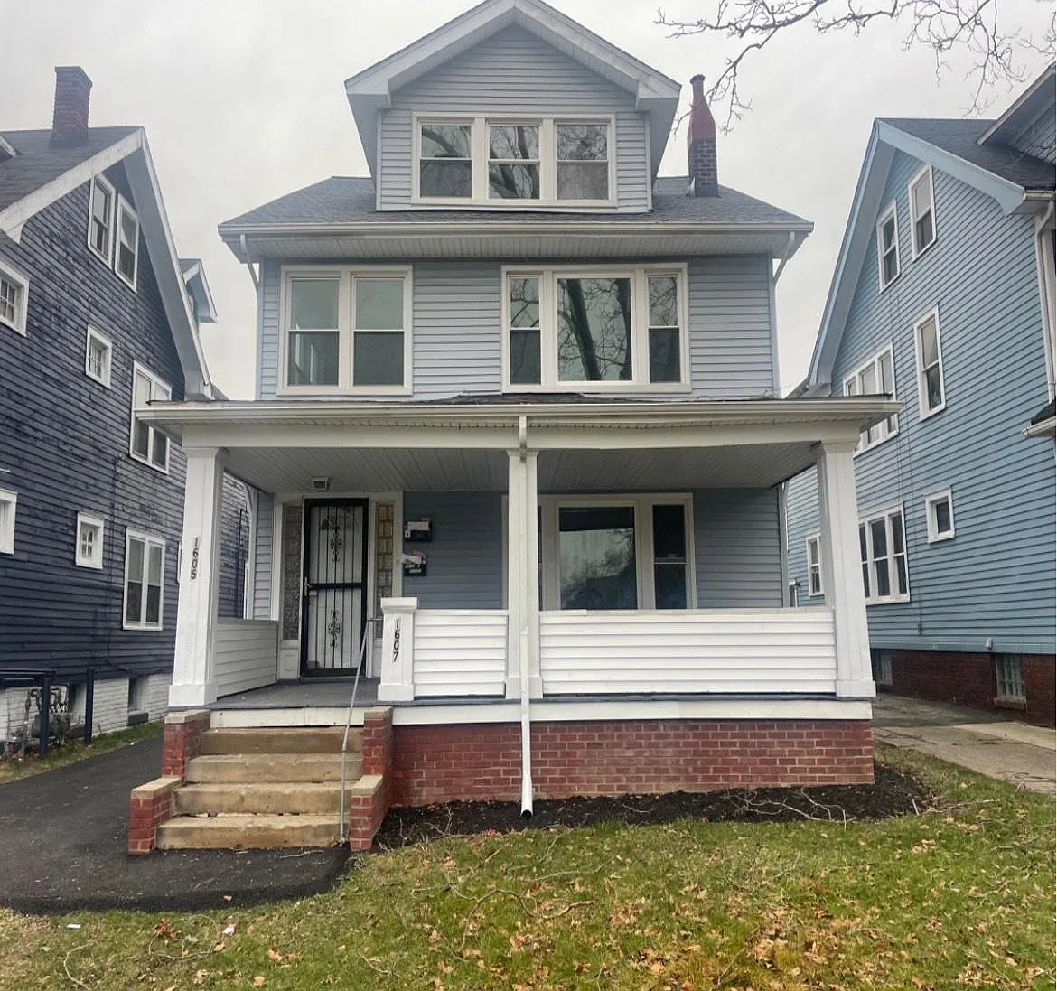 1605 Hillcrest Rd — Photo 1