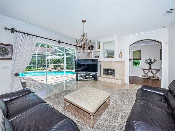 5th image of 2246 Warwick Dr