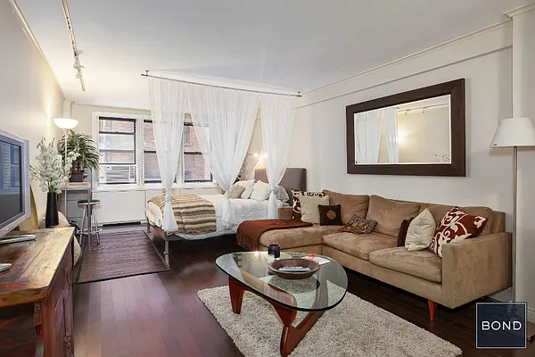 Sold by Bond New York | media 8