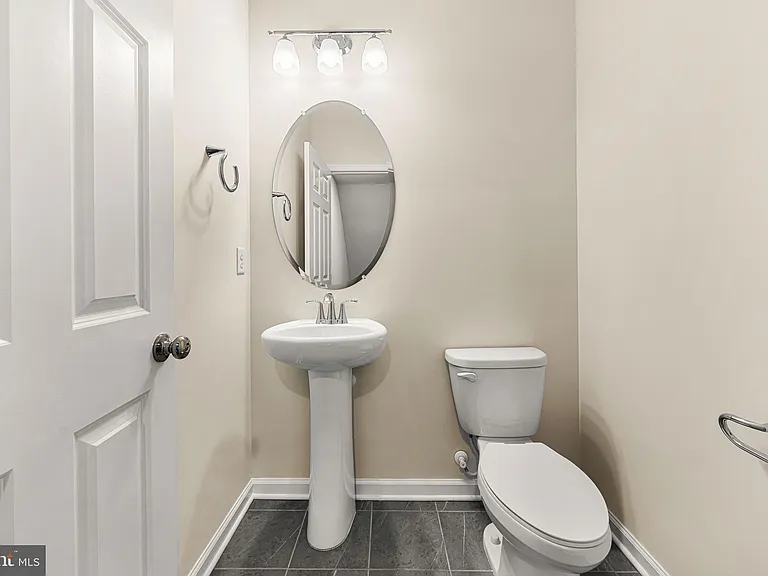 105 Vaughn Dr — Photo 28