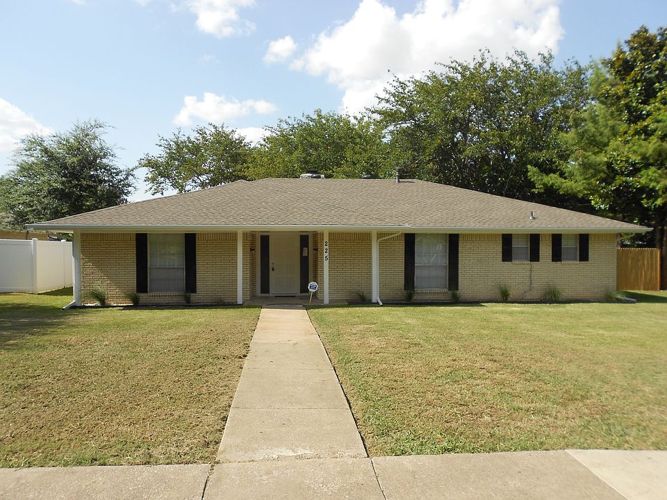 1st image of 225 Wesley Dr