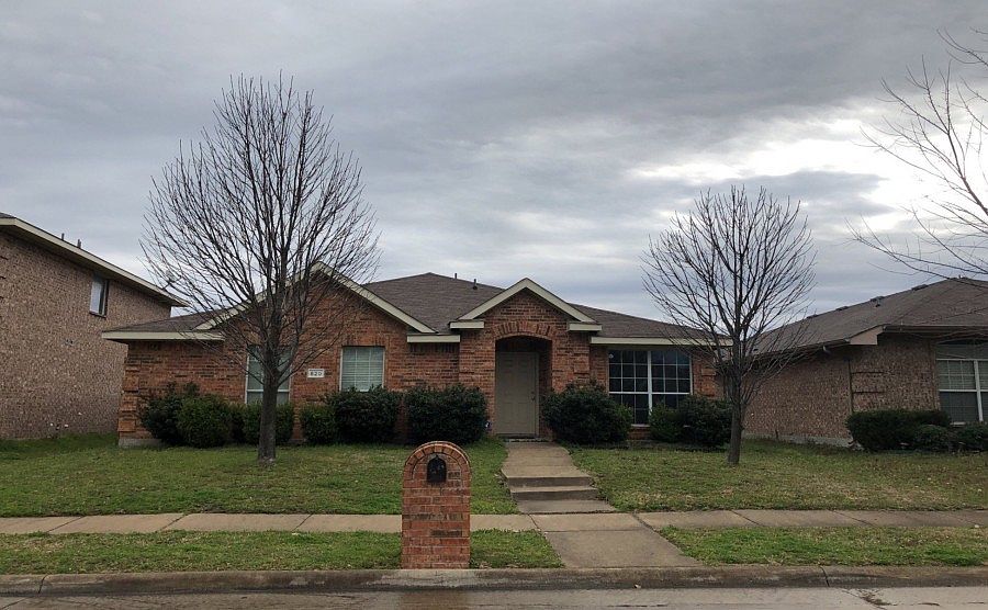1st image of 820 Horseshoe Ct