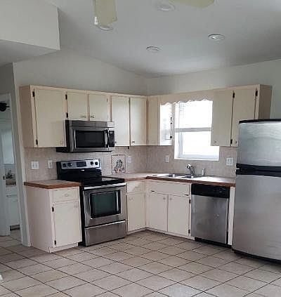 3rd image of 800 Angelfish Ave