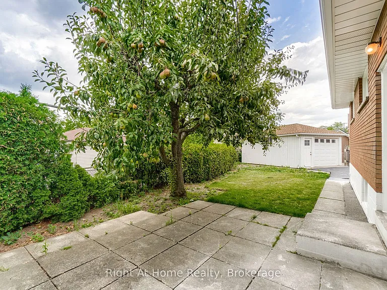 69 Heather Rd #UPPER LEVEL — Photo 16