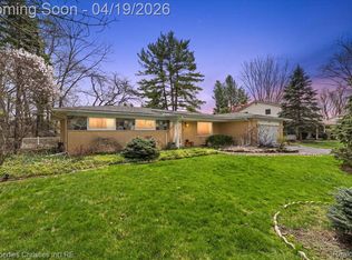 38482 Applewood St, Clinton Township, MI 48036