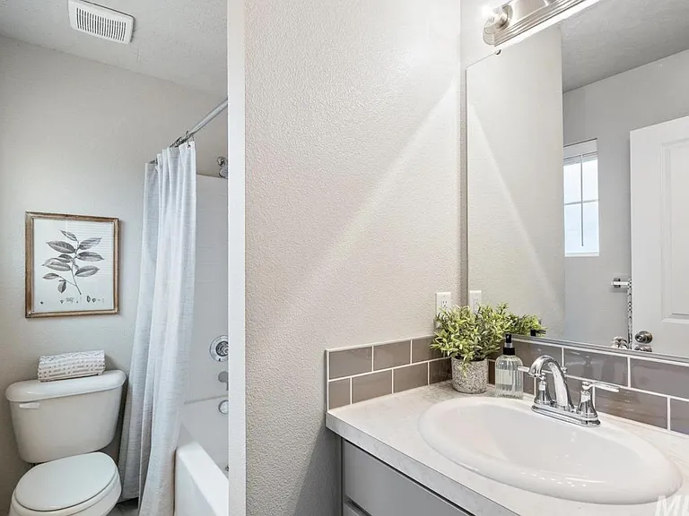 5938 S Boddington Ln — Photo 10