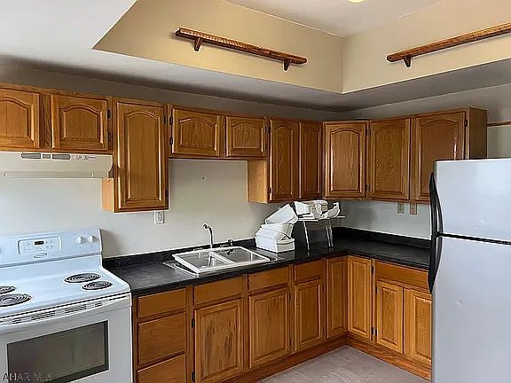 2nd image of 705-709 Hemlock St #4