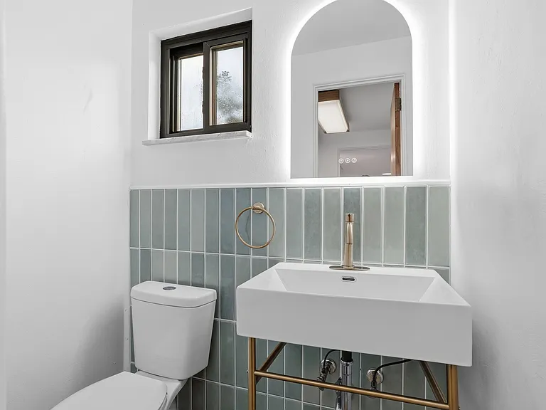 7895 Mark Dr — Photo 15