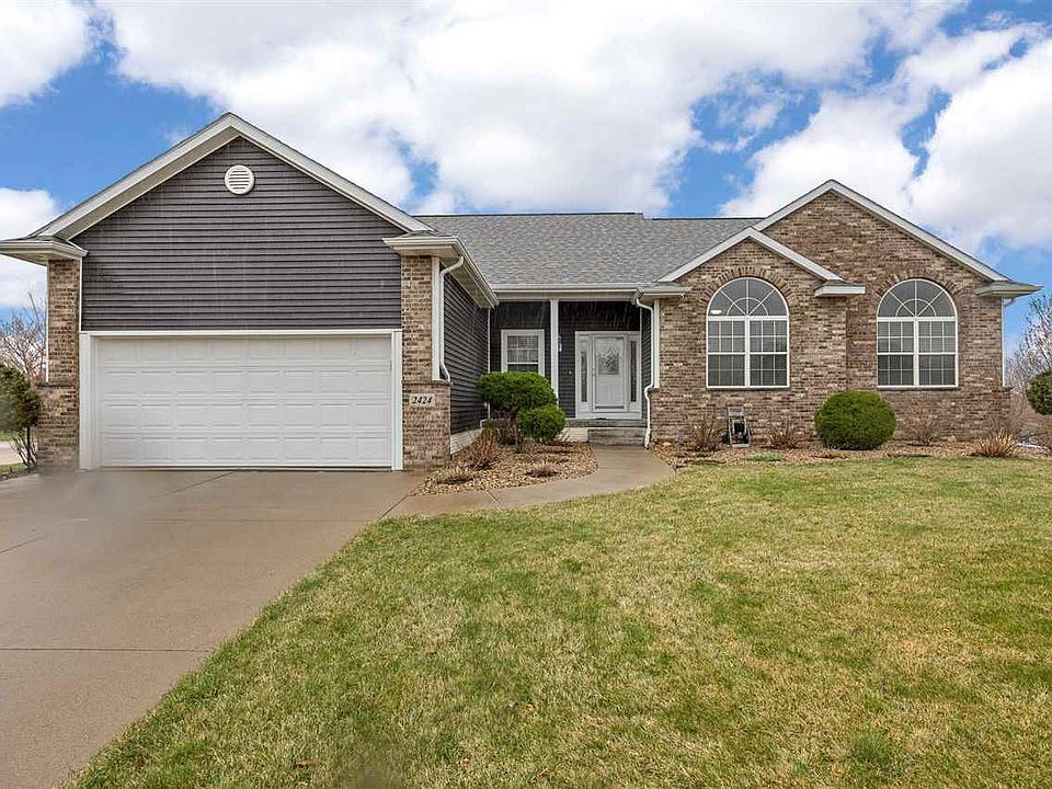 1st image of 2424 Radcliffe Dr SW