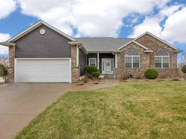 2424 Radcliffe Dr SW, Cedar Rapids, IA 52404