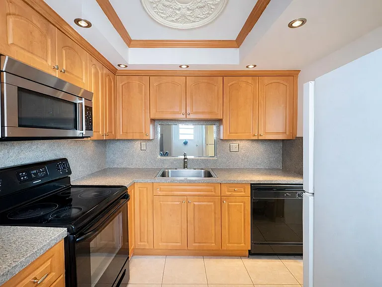 5041 W Oakland Park Blvd #111 — Photo 7