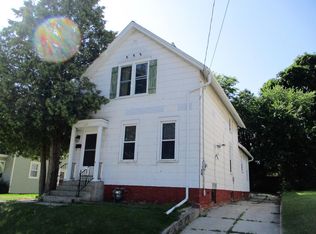 1315 Philippen St, Manitowoc, WI 54220
