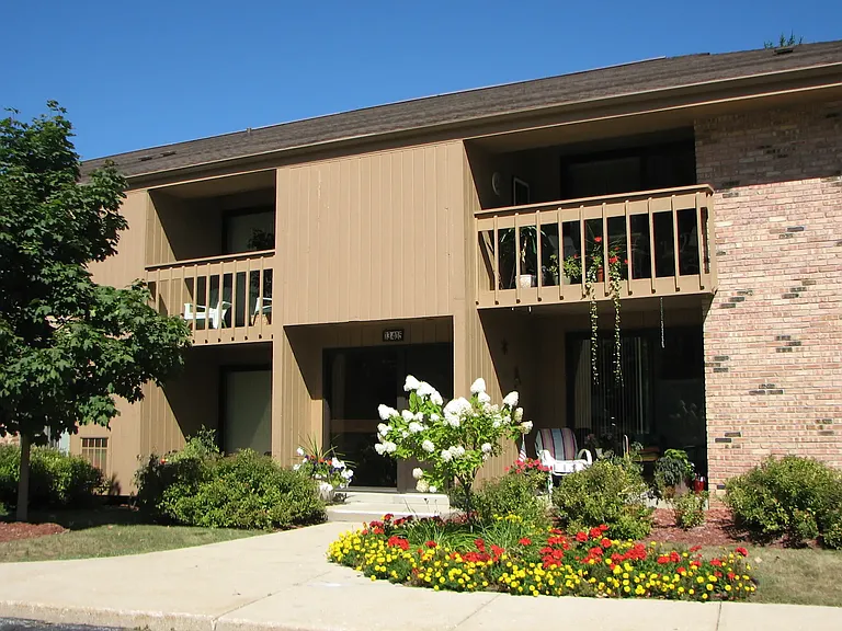 Regal Crest Village — Photo 16