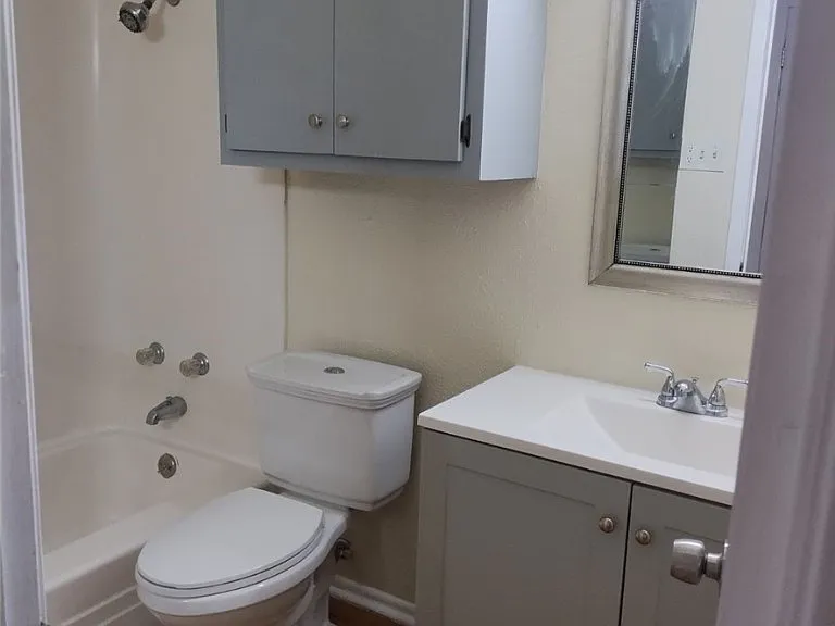 300 N Milam St #3 — Photo 4