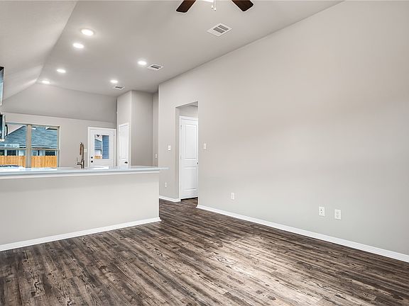 3rd image of 1202 Highgarden Dr