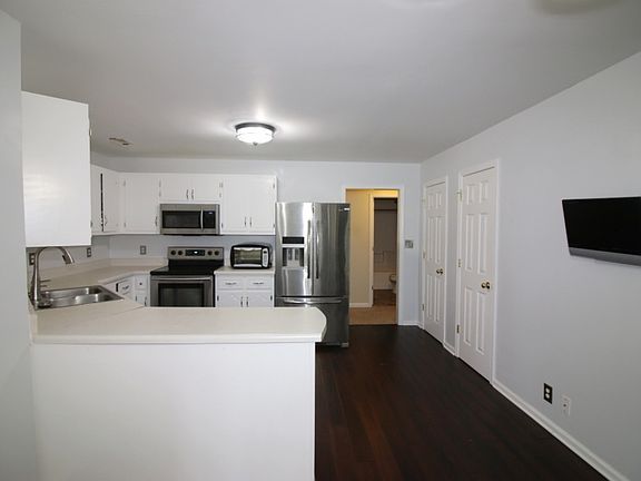 4th image of 3864 Gaine Dr