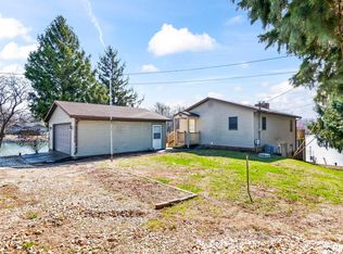 565 Paw Paw Rd, Petersburg, IL 62675