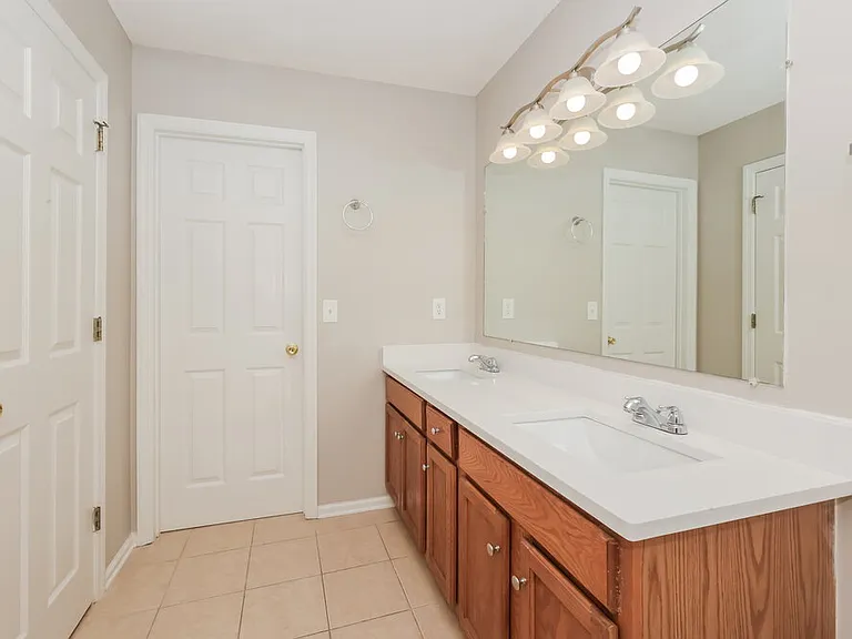 1052 Blue Mountain Ln — Photo 11
