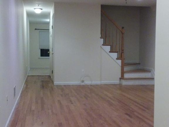 2nd image of 210 Dartmouth Loop