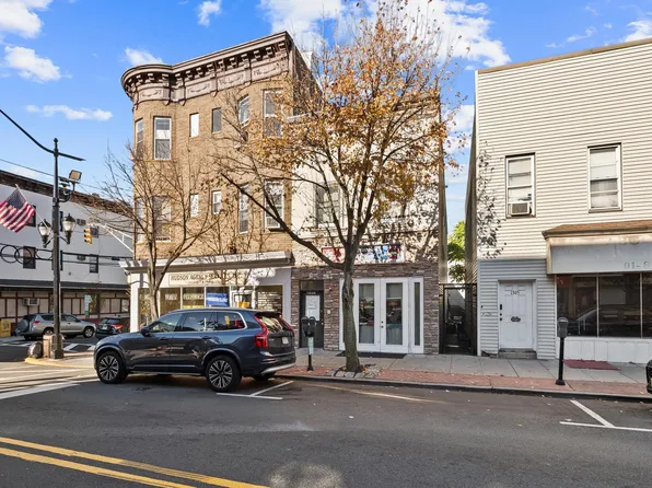 1303 Summit Avenue image 2 of 21