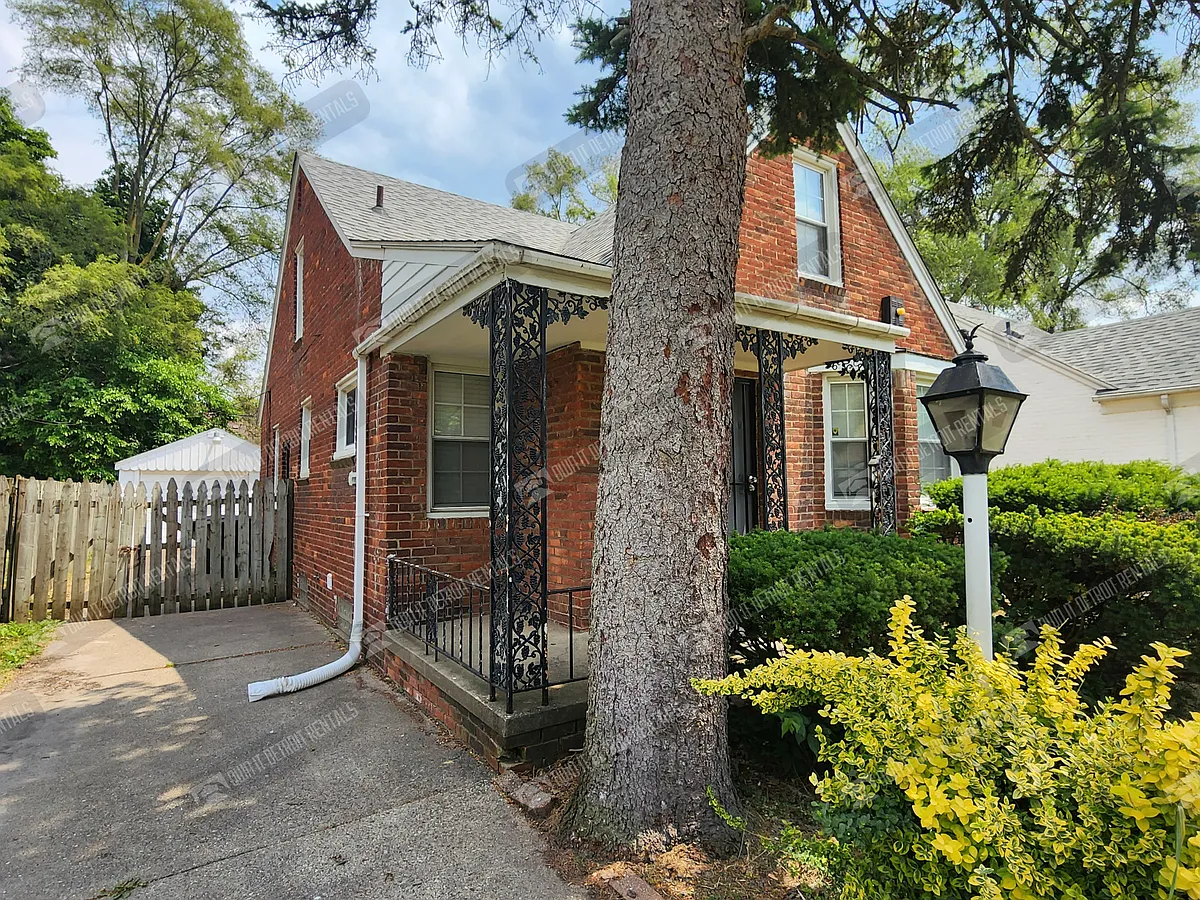 Building Photo - 18492 Gilchrist St