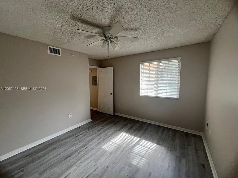 4171 N Haverhill Rd #1013 — Photo 22