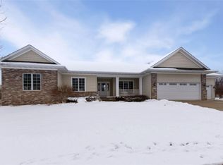 4712 Chestnut Ridge Rd NE, Cedar Rapids, IA 52411