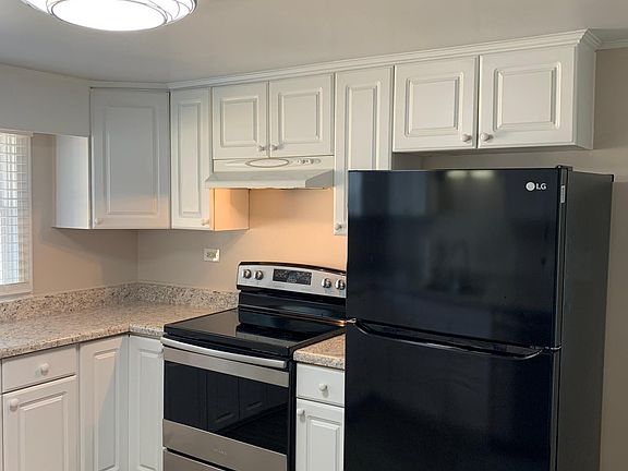 4th image of 103 Millikin St