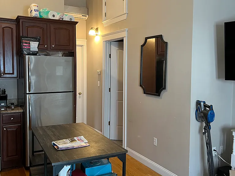 270 E St #1 — Photo 4