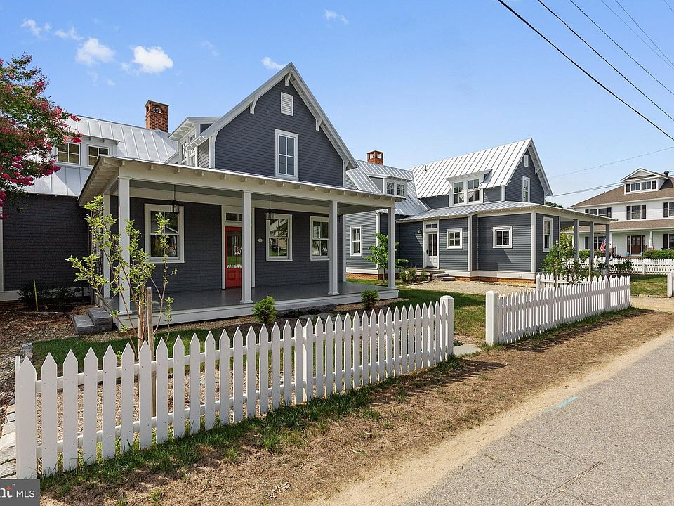 2nd image of 215 C St
