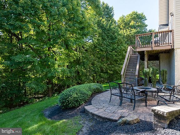 3rd image of 228 River Crest Dr