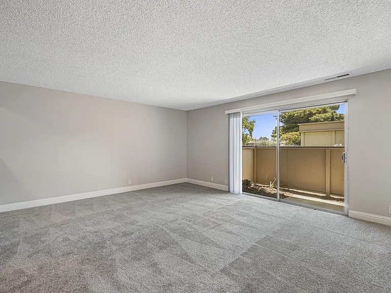Glenmoor Green Apartments — Photo 25